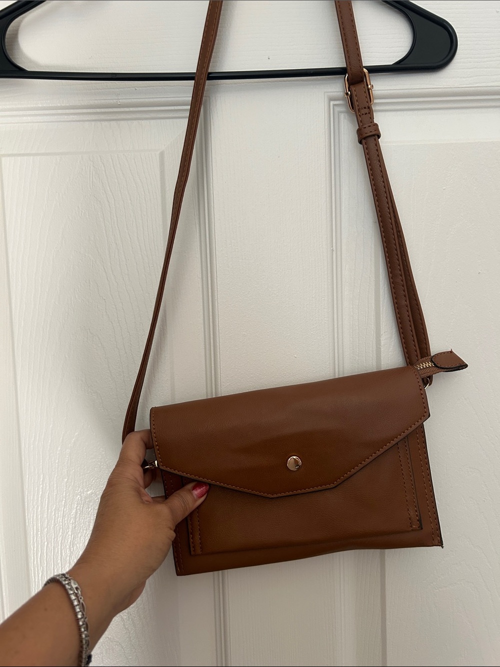 Classic Brown Crossbody Bag - Sleek Everyday Style